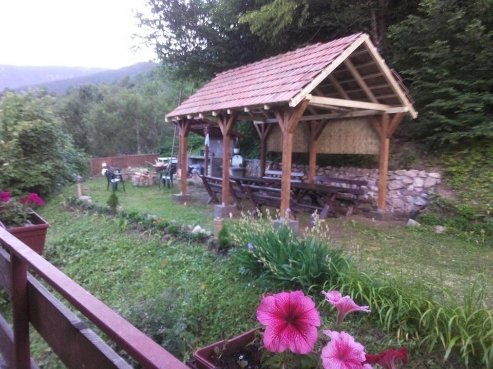 Turisticki Kompleks - Montana Tjentiste Kültér fotó