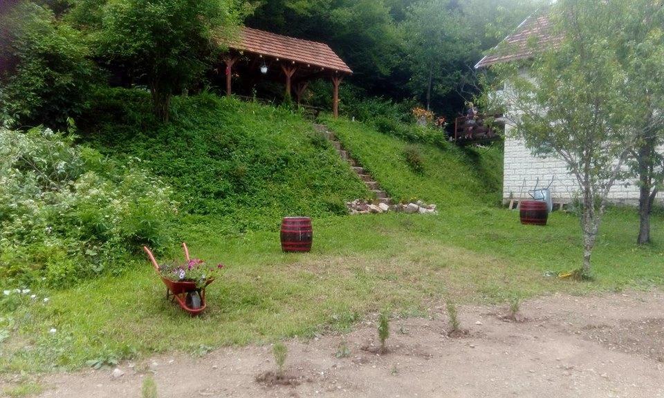 Turisticki Kompleks - Montana Tjentiste Kültér fotó